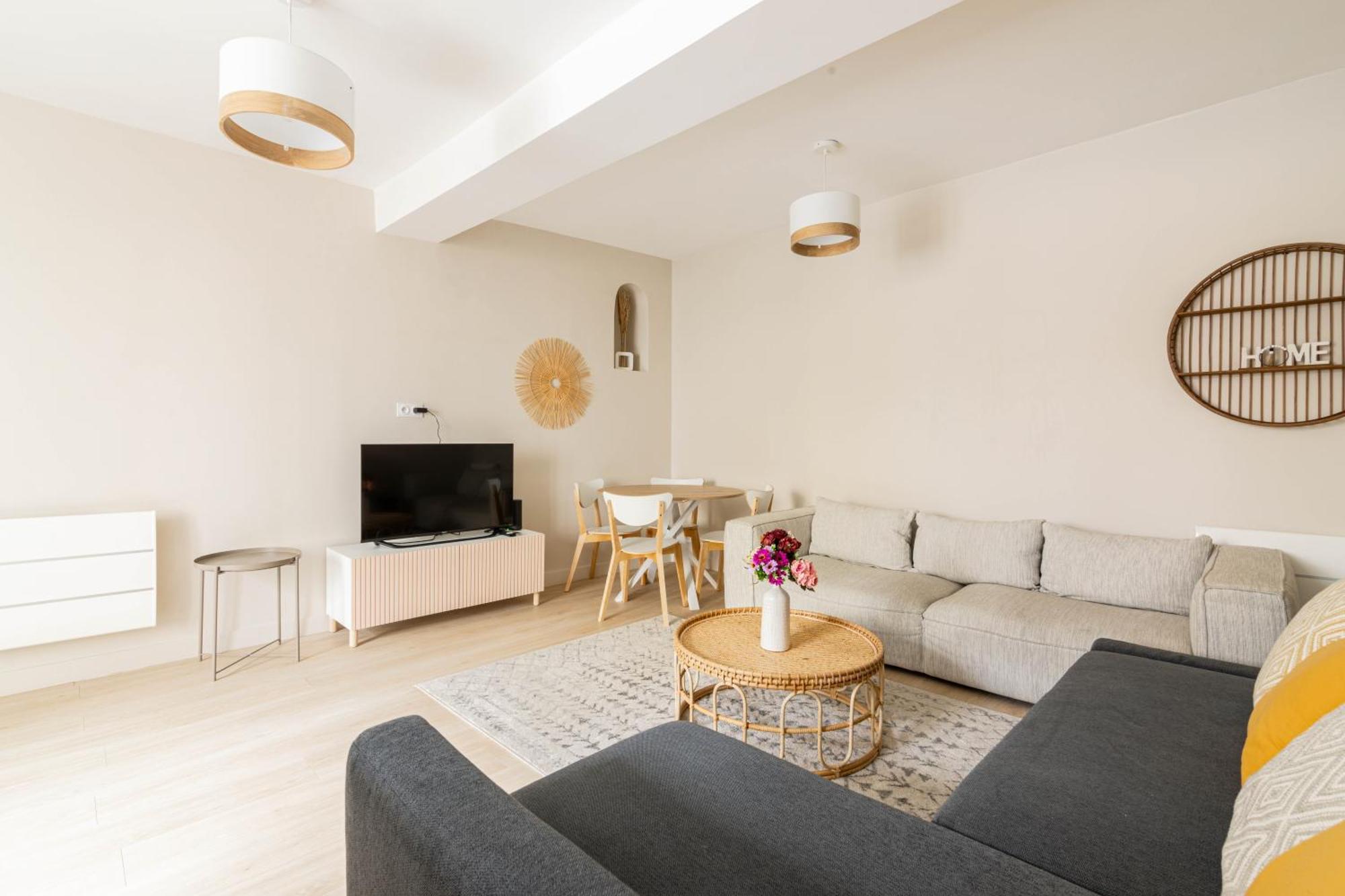 Luxurious 1 Bedroom Quartier De La Bastille Free Netflix Париж Екстериор снимка