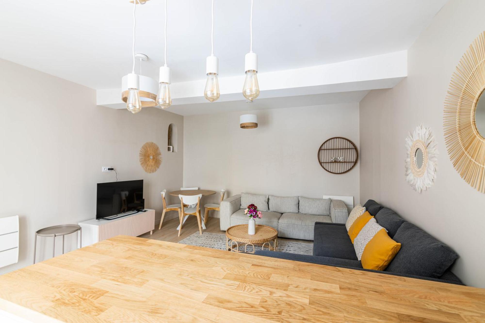 Luxurious 1 Bedroom Quartier De La Bastille Free Netflix Париж Екстериор снимка